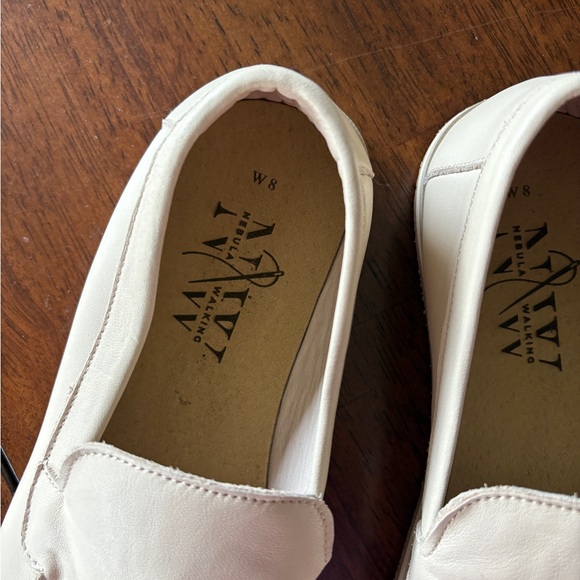 Elegant Cream Loafers for Women - Picture 2 of 10